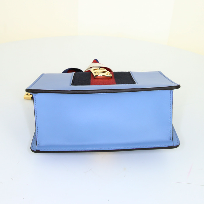 Sac bandoulière Gucci Sylvie en cuir bleu - Detail D5