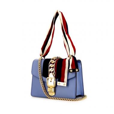 Bolso bandolera Gucci Sylvie en cuero azul