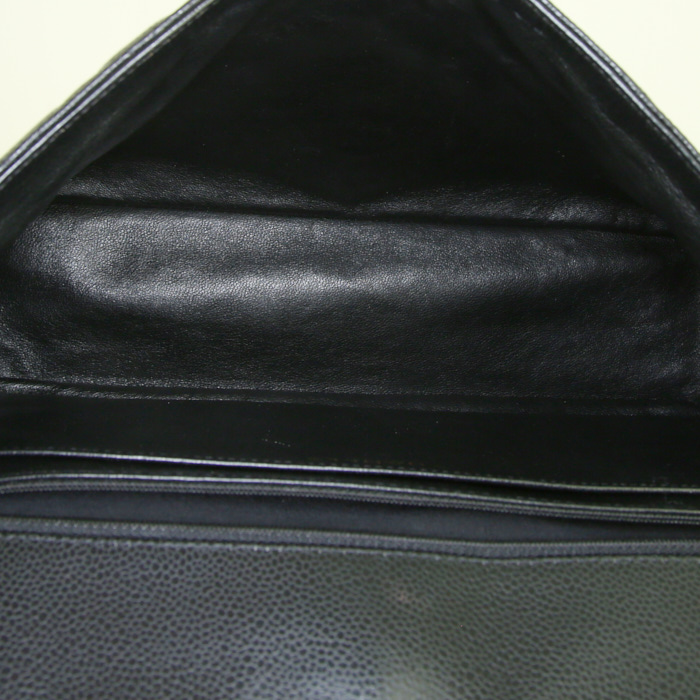 Chanel Timeless jumbo shoulder bag in black quilted grained leather - Detail D3