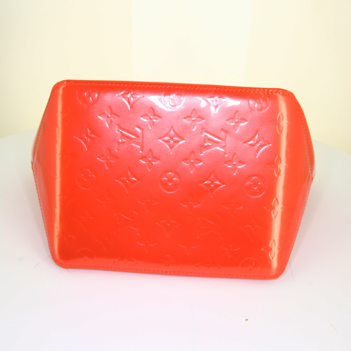 Louis Vuitton Bellevue small model handbag in orange monogram patent leather and natural leather - Detail D4