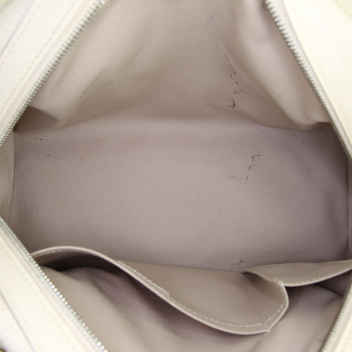 Bolso de mano Louis Vuitton Bowling en cuero Epi blanquecino - Detail D2