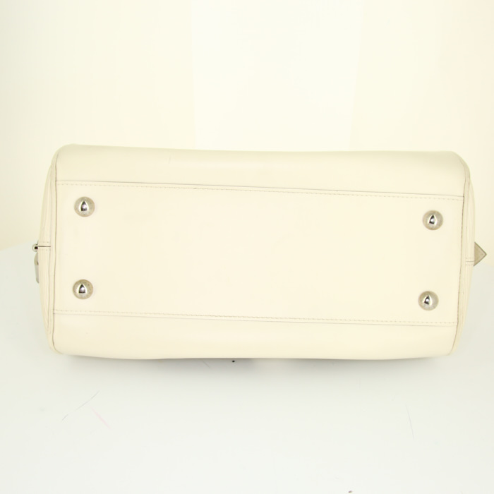 Borsa Louis Vuitton Bowling in pelle Epi bianco sporco - Detail D4