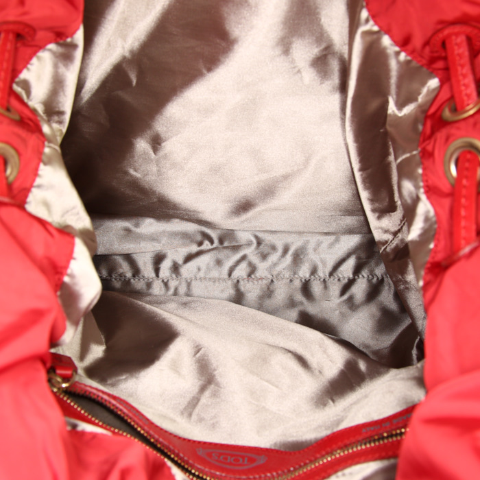Sac à main Tod's Luna en toile rouge et cuir rouge - Detail D2