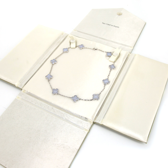 Collana Van Cleef & Arpels Alhambra Vintage in oro bianco e calcedonio blu - Detail D2