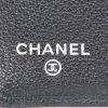 Portefeuille Chanel Camelia - Wallet en cuir grainé noir - Detail D3 thumbnail