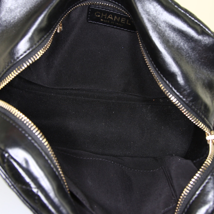 Chanel Camera shoulder bag in black quilted leather - Detail D3