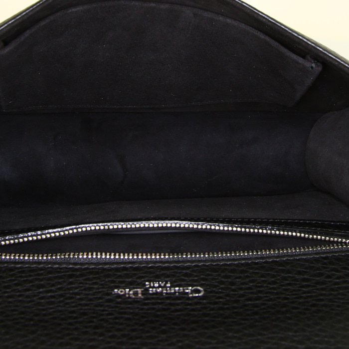Dior Diorama shoulder bag in black grained leather - Detail D3