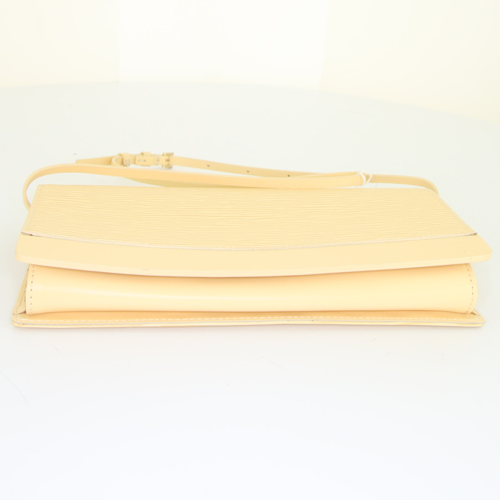 Louis Vuitton Honfleur pouch in yellow epi leather - Detail D4