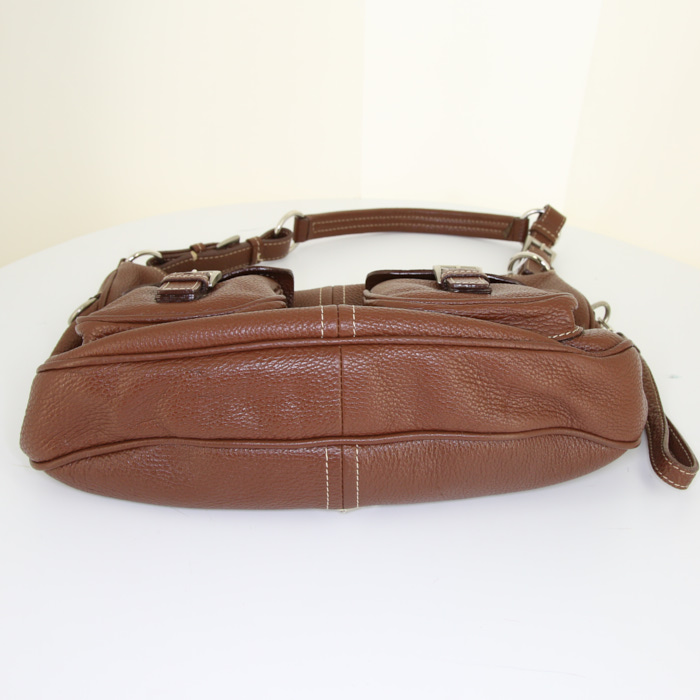 Sac à main Prada en cuir grainé marron - Detail D4