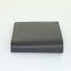 Billetera Louis Vuitton Slender en cuero taiga negro - Detail D4 thumbnail