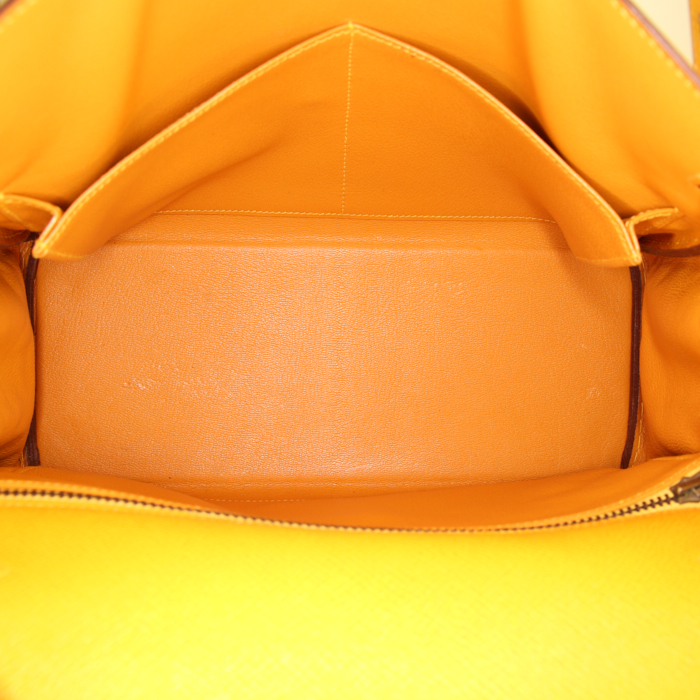 Bolso de mano Hermes Kelly 28 cm en cuero epsom amarillo - Detail D3