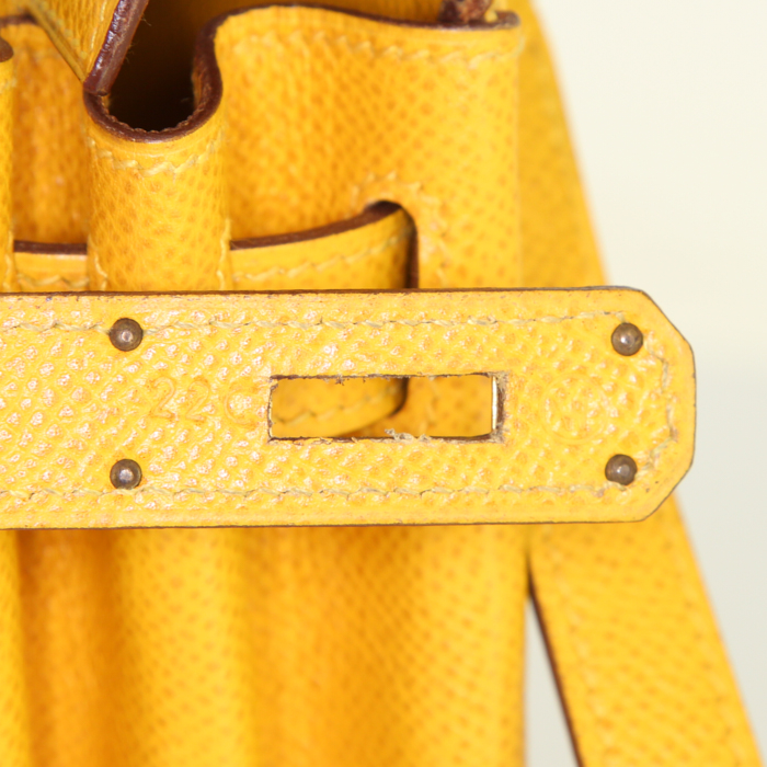 Bolso de mano Hermes Kelly 28 cm en cuero epsom amarillo - Detail D5