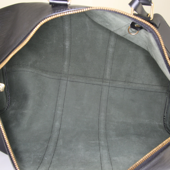 Bolsa de viaje Louis Vuitton Keepall 45 en cuero Epi negro - Detail D2