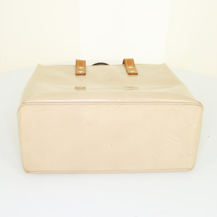Sac à main Louis Vuitton Reade petit modèle en cuir verni monogram bicolore et cuir naturel - Detail D4