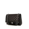 Bolso bandolera Chanel Timeless Maxi Jumbo en cuero acolchado negro - 00pp thumbnail