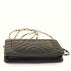 Sac bandoulière Chanel Wallet on Chain en cuir grainé noir - Detail D4 thumbnail