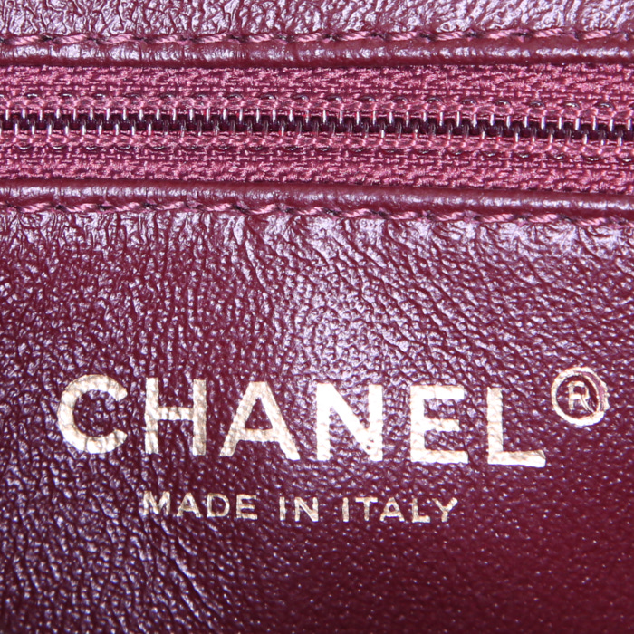 Chanel Trendy CC handbag in black smooth leather - Detail D4