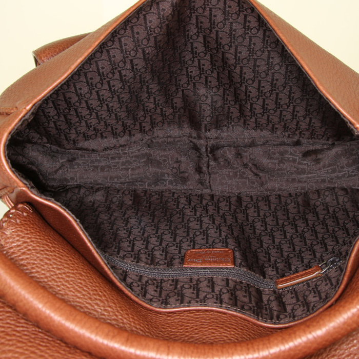 Bolso para llevar al hombro o en la mano Dior Gaucho en cuero granulado marrón - Detail D2