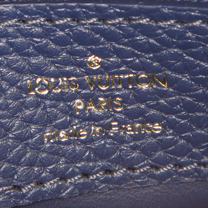 Borsa Louis Vuitton Capucines modello medio in pelle martellata blu e pitone beige - Detail D3