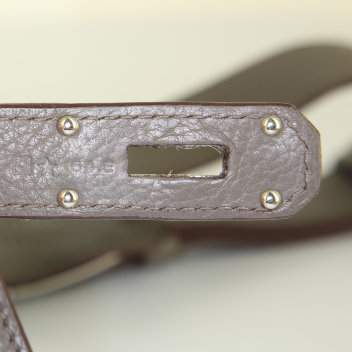 Borsa a tracolla Hermès Jypsiere 34 cm modello grande in pelle togo grigia - Detail D4