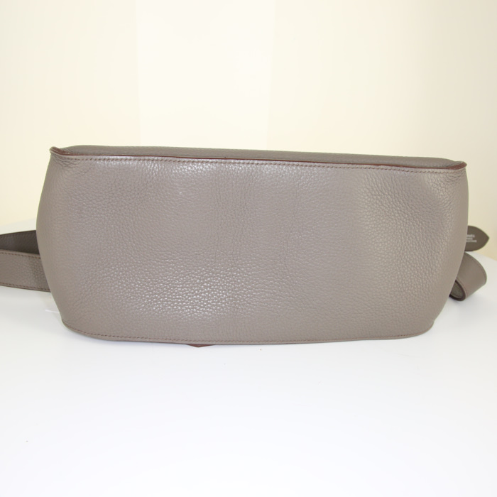 Borsa a tracolla Hermès Jypsiere 34 cm modello grande in pelle togo grigia - Detail D5