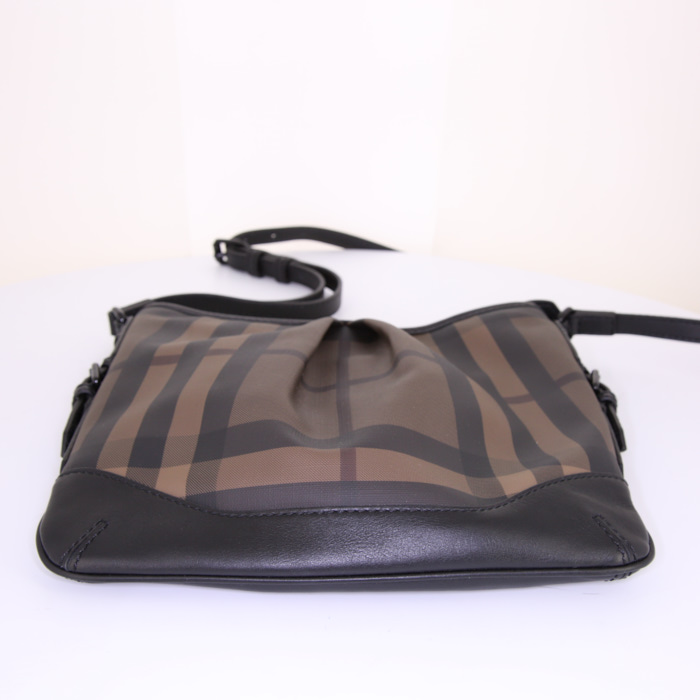Burberry Dryden shoulder bag in brown and black Haymarket canvas and black leather - Detail D4