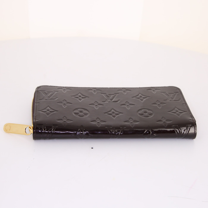 Louis Vuitton Zippy wallet in burgundy monogram patent leather - Detail D4