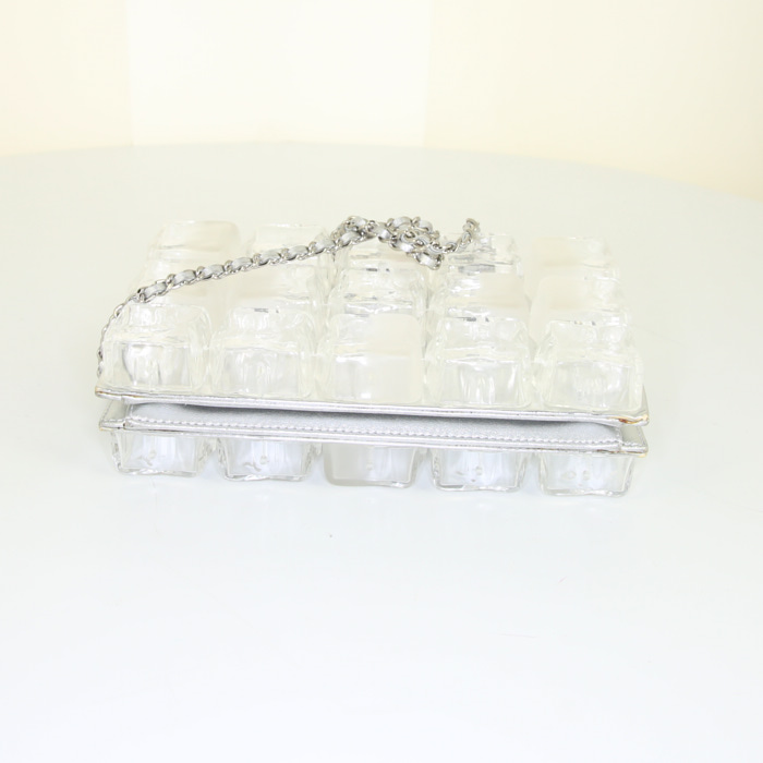 Borsettina da sera Chanel Ice Cube in plastico trasparente e pelle argentata - Detail D5