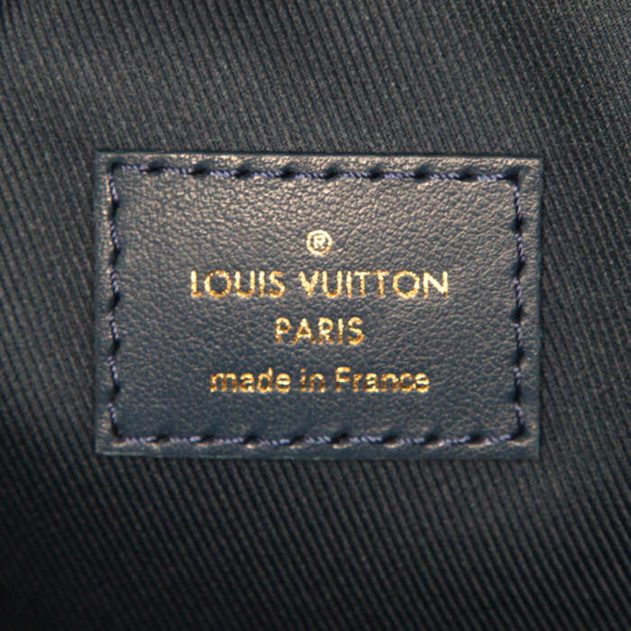 Bolso bandolera Louis Vuitton Petite Malle en tela monogram azul y cuero azul - Detail D3