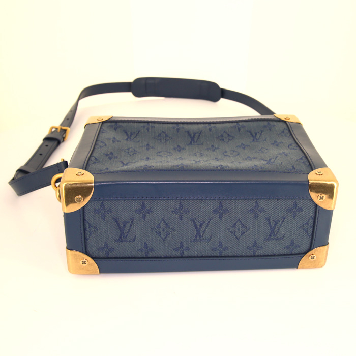 Bolso bandolera Louis Vuitton Petite Malle en tela monogram azul y cuero azul - Detail D4