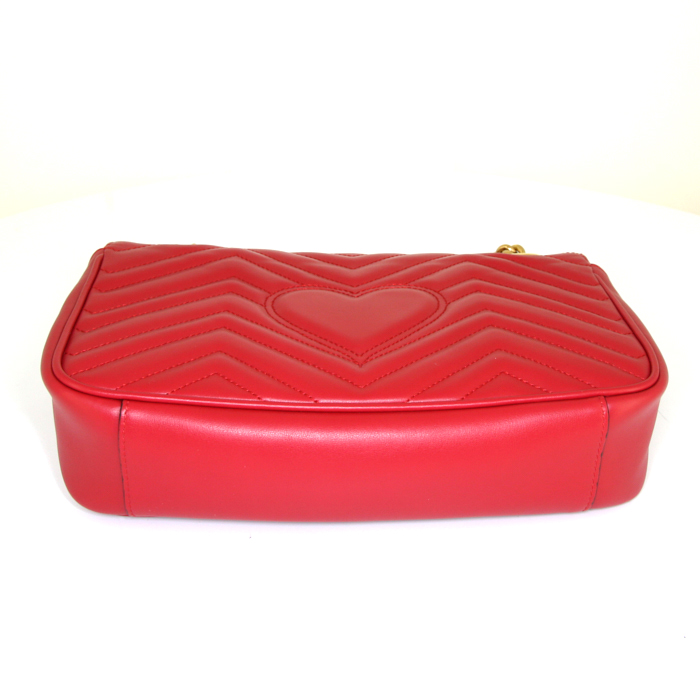 Sac bandoulière Gucci GG Marmont petit modèle en cuir matelassé rouge - Detail D5