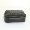 Bolso bandolera Gucci GG Marmont mini en cuero acolchado negro - Detail D4 thumbnail