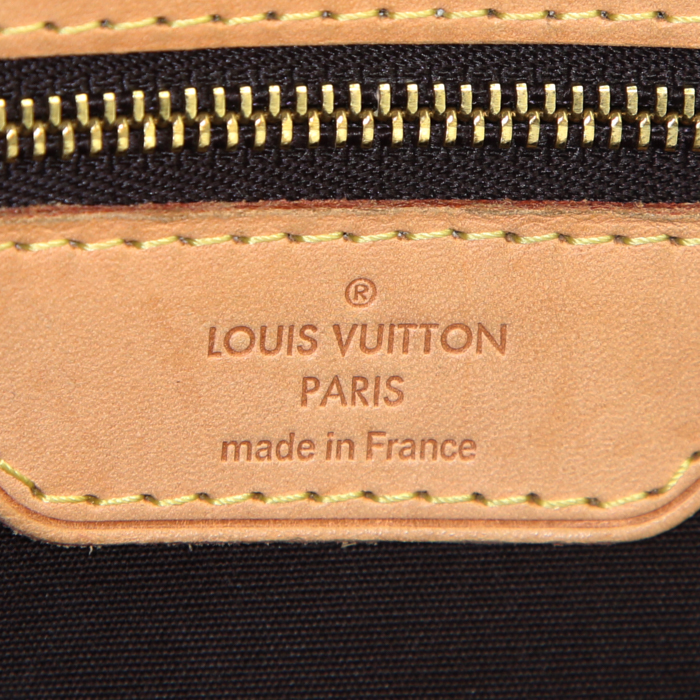 Louis Vuitton Brea handbag in burgundy patent leather and natural leather - Detail D4