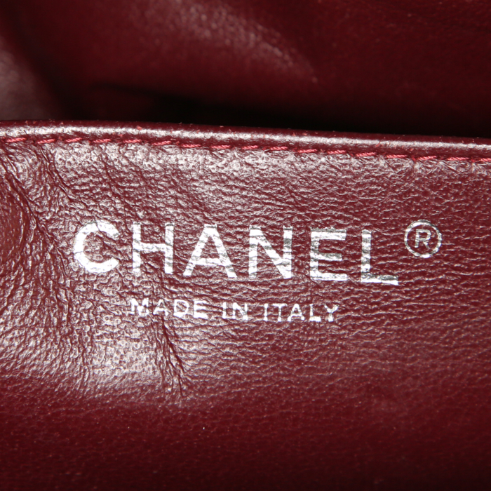 Sac à main Chanel Timeless Maxi Jumbo en cuir matelassé noir - Detail D4