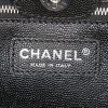 Sac cabas Chanel Grand Shopping en cuir matelassé noir - Detail D4 thumbnail