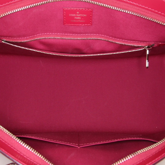 Louis Vuitton Soufflot MM handbag in raspberry pink epi leather - Detail D3
