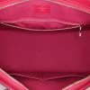 Sac à main Louis Vuitton Soufflot MM en cuir épi rose-framboise - Detail D3 thumbnail