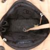Bolso Cabás Chanel Cambon en cuero acolchado bicolor beige y negro - Detail D2 thumbnail