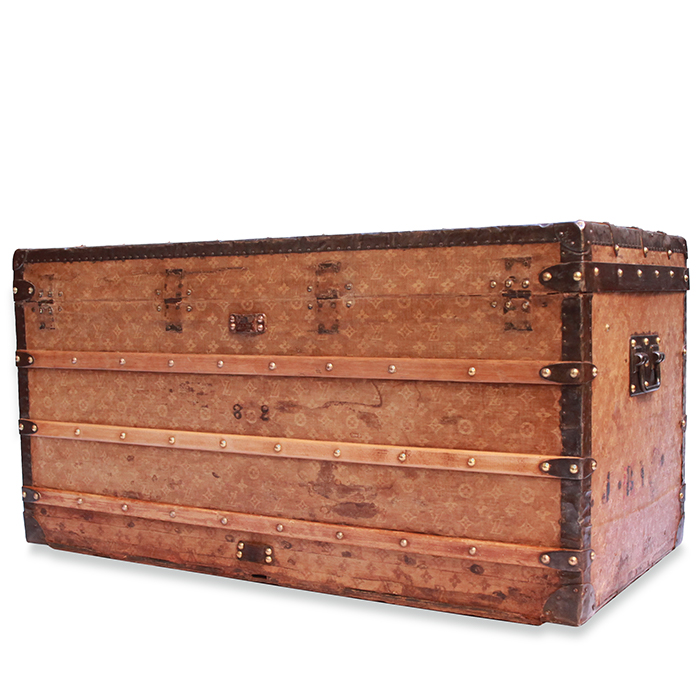 Louis Vuitton Malle Courrier trunk in brown monogram canvas - Detail D1