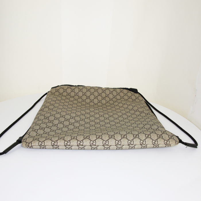 Sac à dos Gucci en toile monogram beige et cuir noir - Detail D4