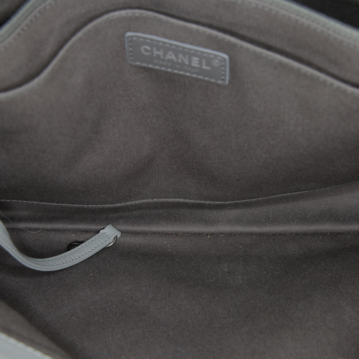 Chanel Neo Executive large shopping bag in grey grained leather - Detail D3