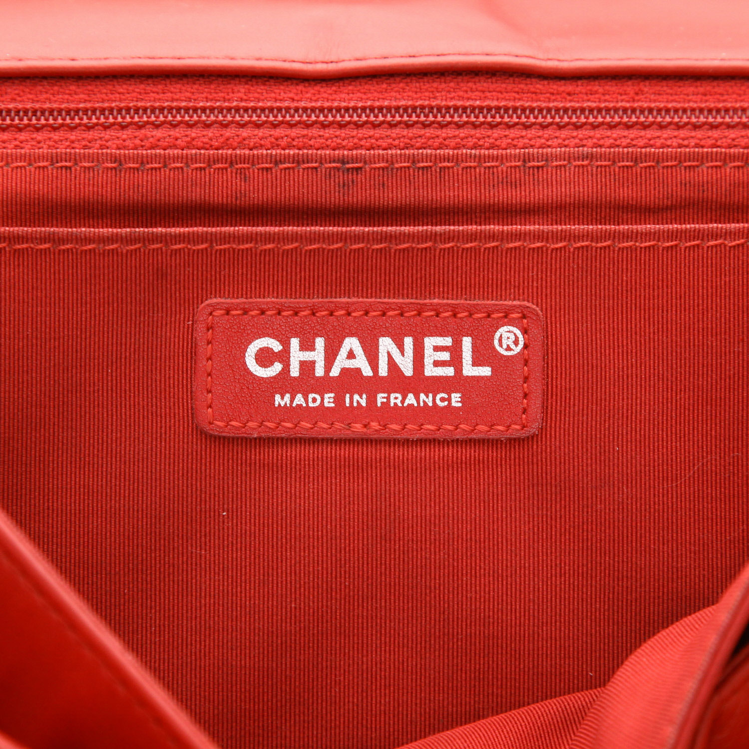 Sac bandoulière Chanel Editions Limitées en cuir matelassé chevrons rouge - Detail D2