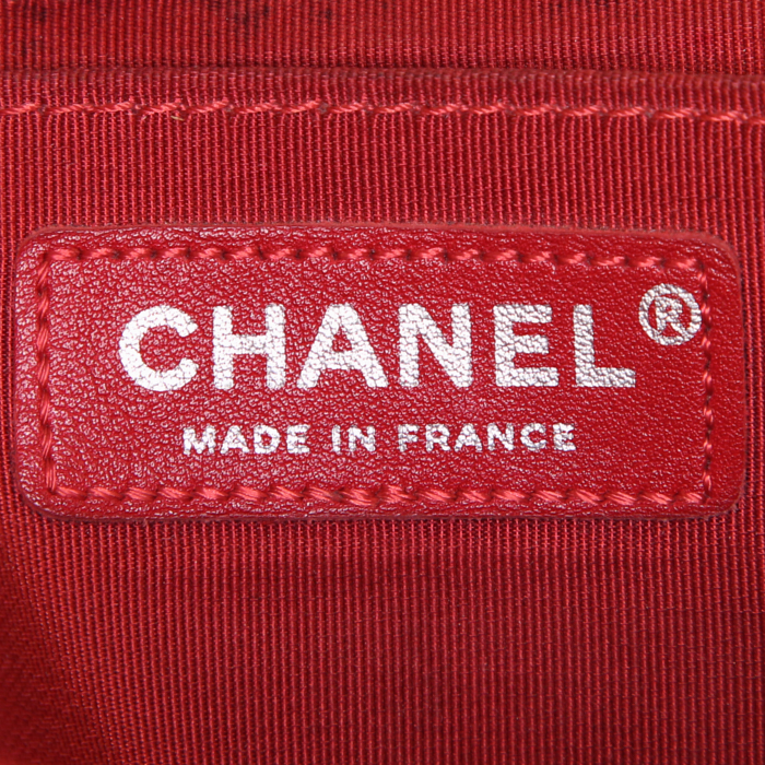 Bolso bandolera Chanel Editions Limitées en cuero acolchado con motivos de espigas rojo - Detail D4