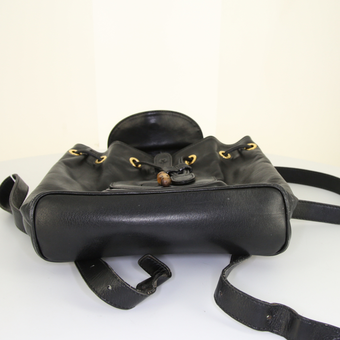 Sac à dos Gucci Bamboo petit modèle en cuir noir - Detail D4