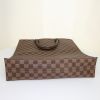 Shopping bag Louis Vuitton Sac Plat in tela a scacchi marrone e pelle lucida ebana - Detail D4 thumbnail