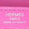 Bolso de mano Hermes Kelly 28 cm en cuero Evergrain rosa Magnolia - Detail D4 thumbnail