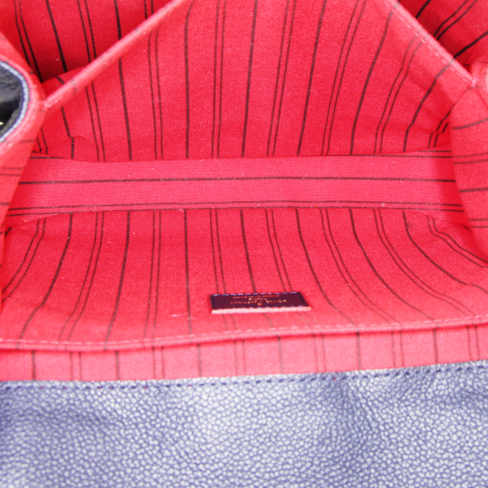 Bolso bandolera Louis Vuitton Metis en cuero monogram huella azul marino y junco rojo - Detail D2