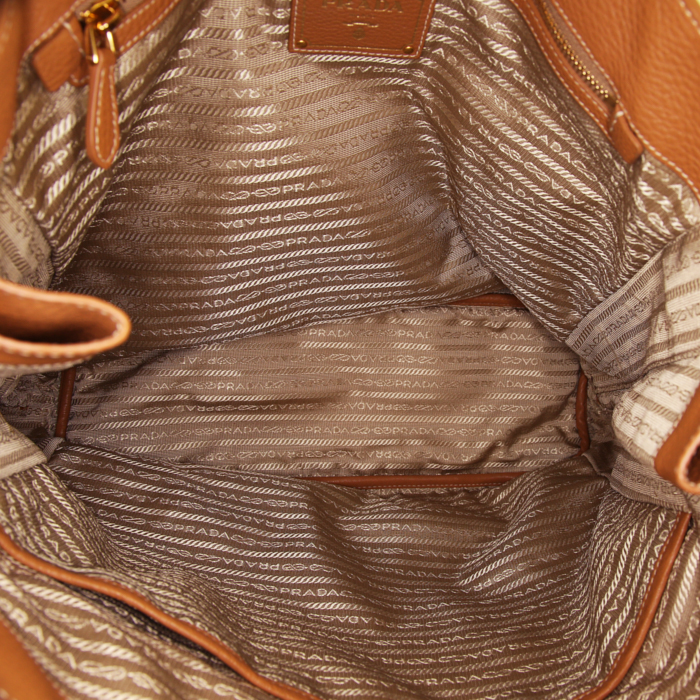 Sac cabas Prada Daino en cuir grainé beige - Detail D2