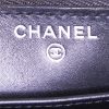 Portafogli Chanel Classic Wallet in pelle verniciata e foderata nera - Detail D3 thumbnail