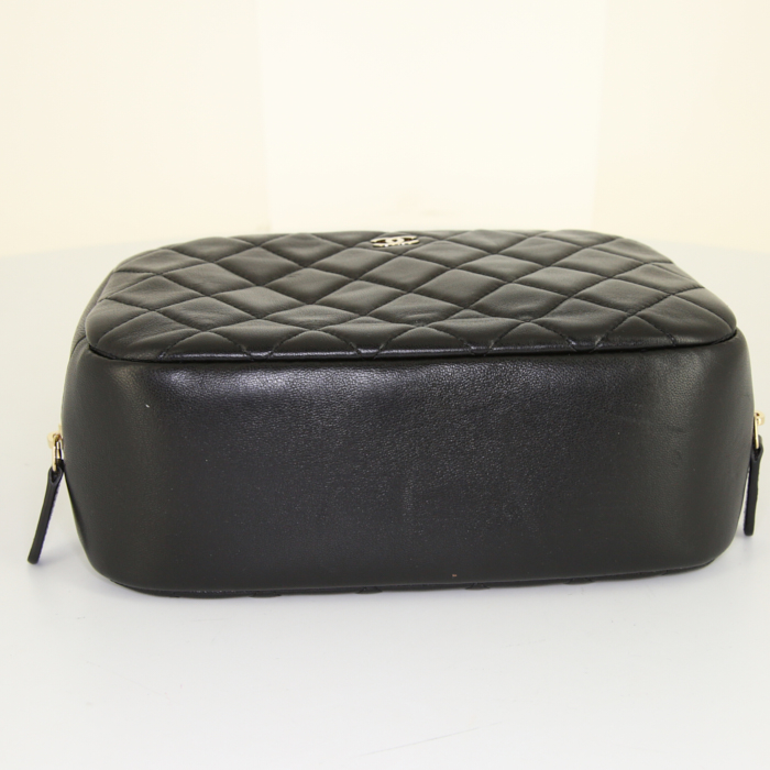 Chanel in pelle trapuntata nera - Detail D4